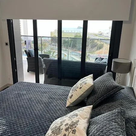 Sunset Waves - Modern Luxury 2 Bedroom Lejlighed